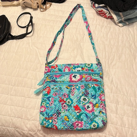 Vera Bradley Handbags - VERA BRADLEY CROSS BODY